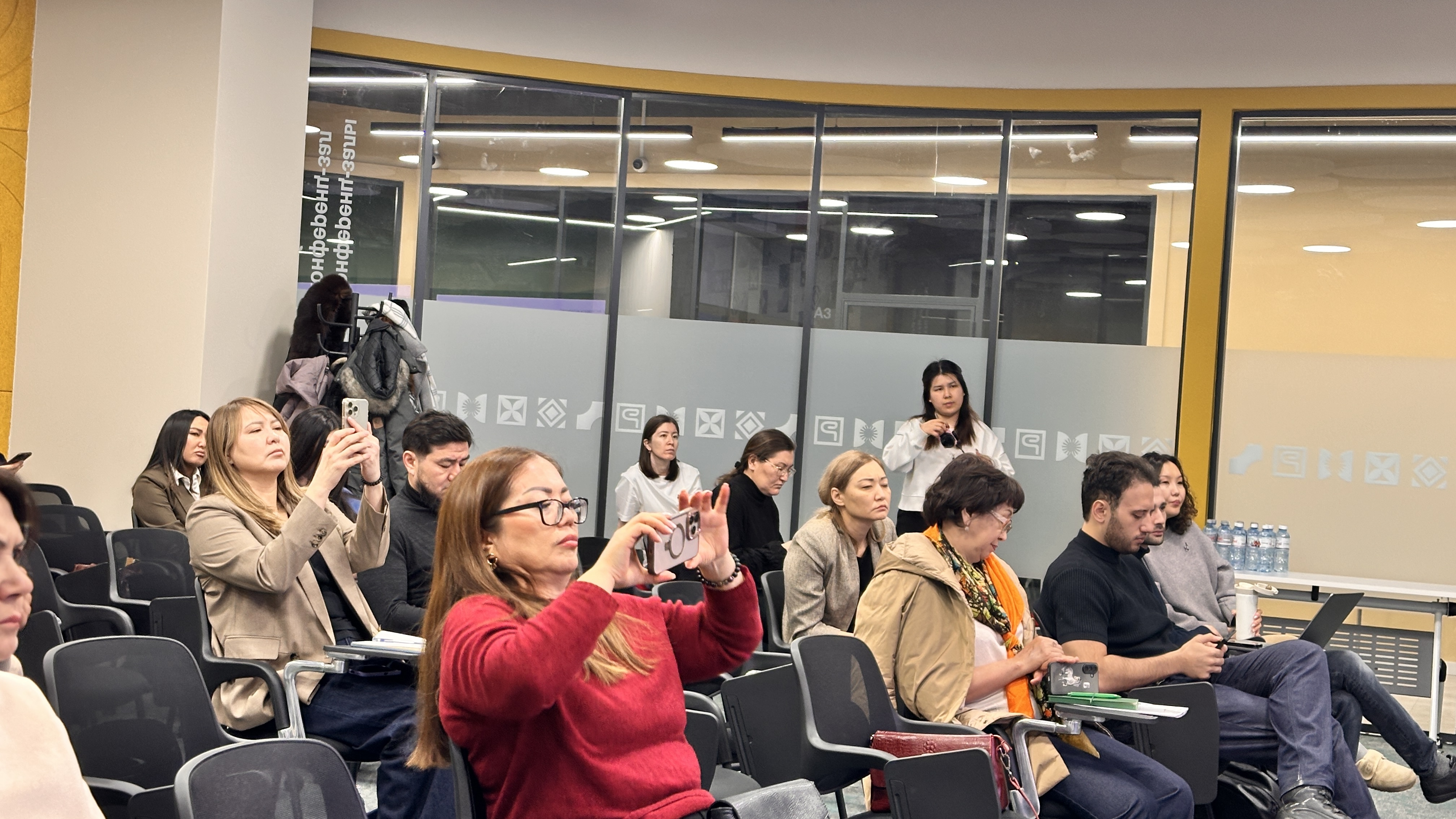 Гани Абадан на бизнес-завтраке